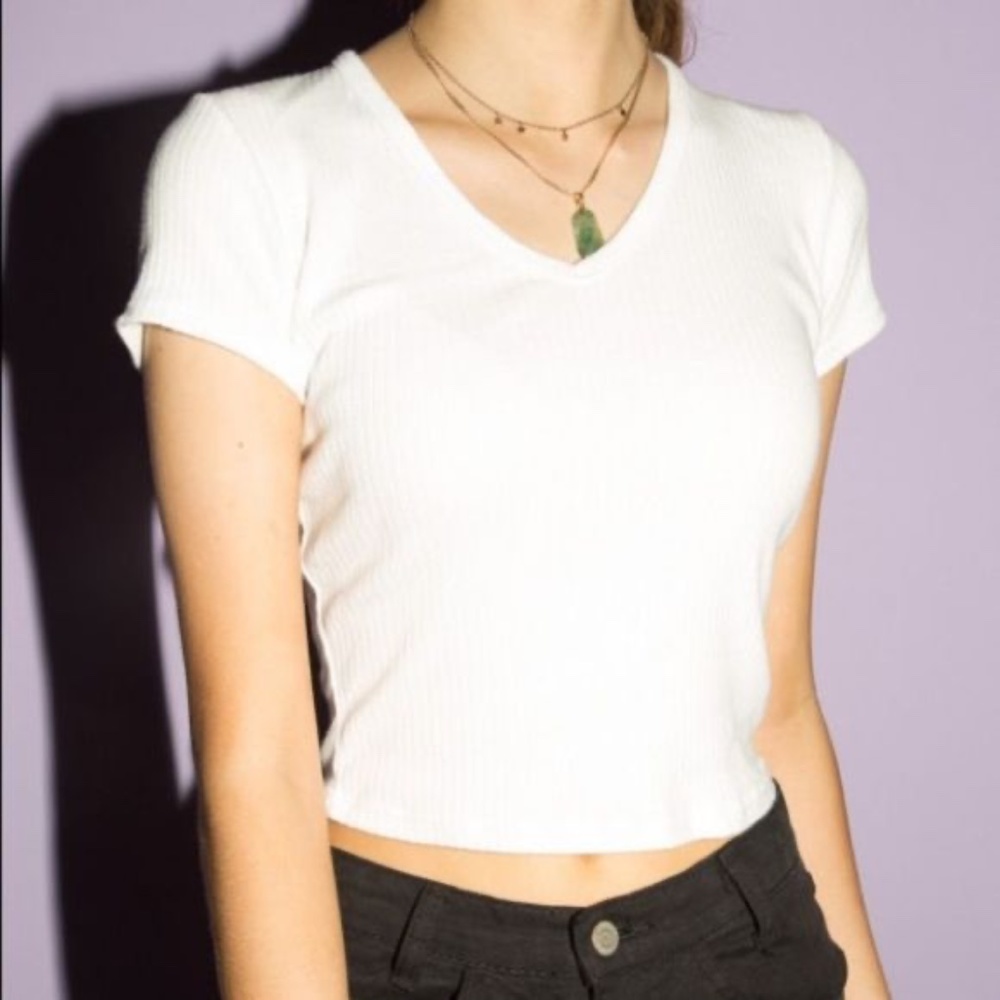 BRANDY MELVILLE RIBBED V NECK WHITE TOP